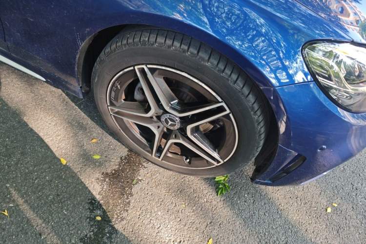 Used Mercedes-Benz C-Class 2021 C 260 L Sport Edition Star Collection Right Front Wheel Hub