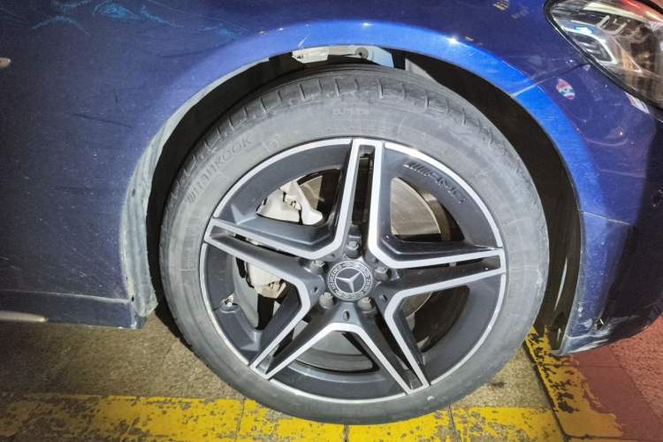 Used Mercedes-Benz C-Class 2021 C 260 L Sport Edition Star Collection Right Front Wheel Hub