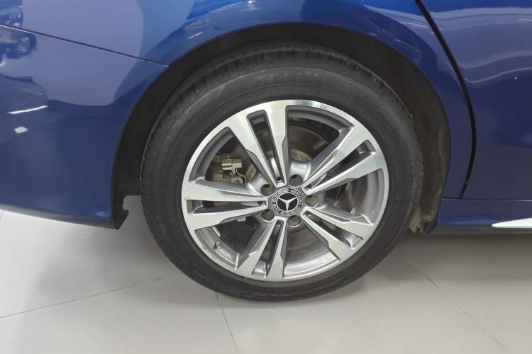 Used Mercedes-Benz C-Class 2021 C 200 L Fashion Edition Sport Version Right Rear Wheel Hub