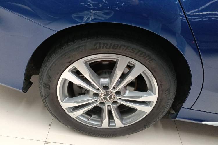 Used Mercedes-Benz C-Class 2021 C 200 L Fashion Edition Sport Version Right Rear Wheel Hub