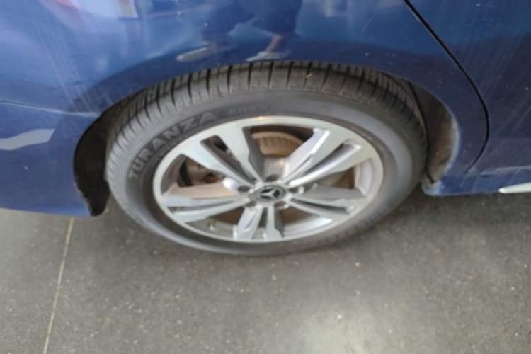 Used Mercedes-Benz C-Class 2021 C 200 L Fashion Edition Sport Version Right Rear Wheel Hub