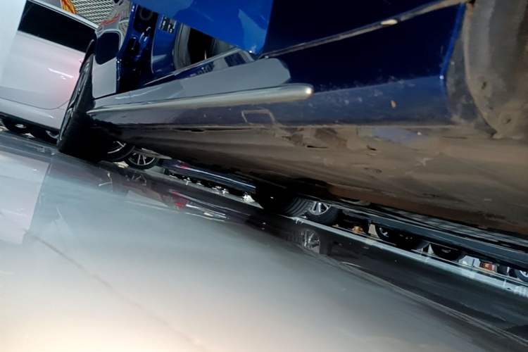 Used Mercedes-Benz C-Class 2021 C 260 L Sport Edition Star Collection Right Side Sill