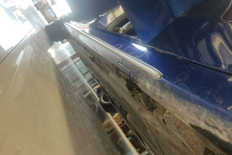 Used Mercedes-Benz C-Class 2021 C 260 L Sport Edition Star Collection Right Side Sill