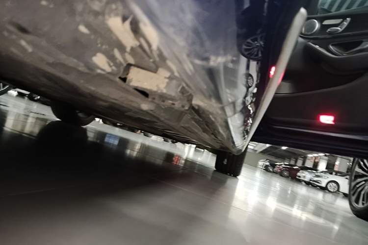 Used Mercedes-Benz C-Class 2021 C 260 L Sport Edition Star Collection Right Side Sill