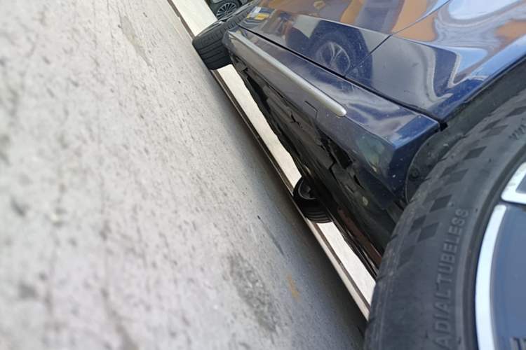 Used Mercedes-Benz C-Class 2021 C 260 L Sport Edition Star Collection Right Side Sill