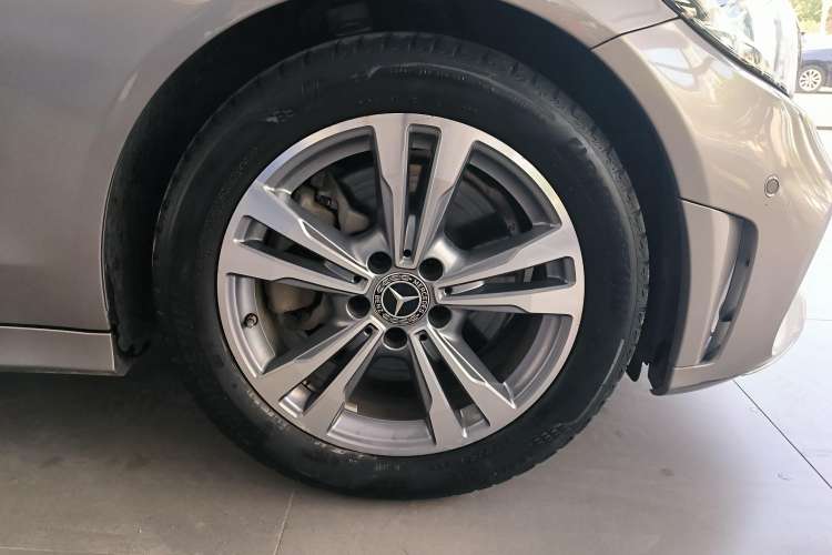 Used Mercedes-Benz C-Class 2021 C 200 L Fashion Edition Sport Version Right Front Wheel Hub
