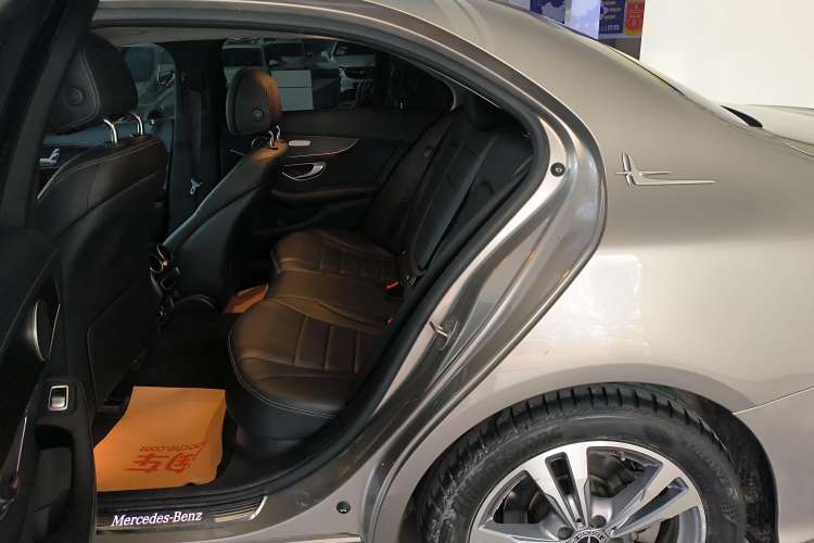 Used Mercedes-Benz C-Class 2021 C 200 L Fashion Edition Sport Version Right Rear Seat