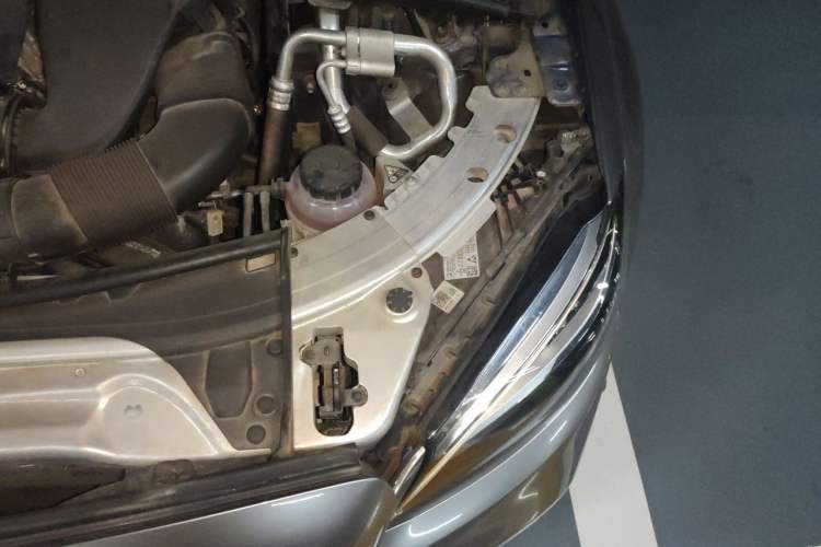 Used Mercedes-Benz C-Class 2021 C 260 L Sport Edition Star Collection Engine Bay Left