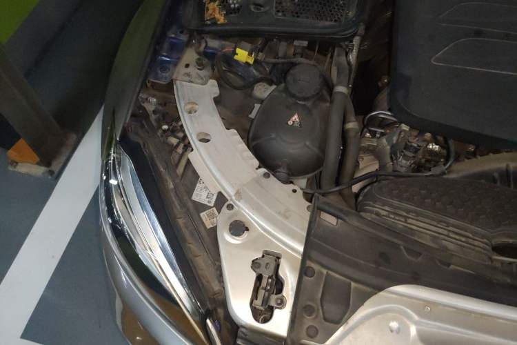 Used Mercedes-Benz C-Class 2021 C 260 L Sport Edition Star Collection Engine Bay Right