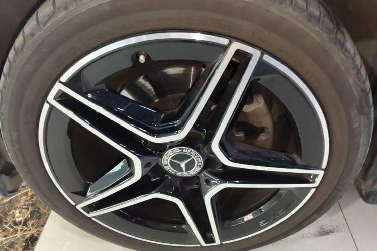 Used Mercedes-Benz C-Class 2021 C 260 L Sport Edition Star Collection Left Front Wheel Hub