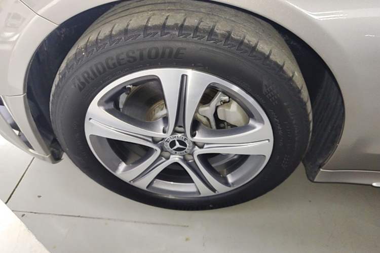 Used Mercedes-Benz C-Class 2021 C 200 L Fashion Edition Sport Version Left Front Wheel Hub