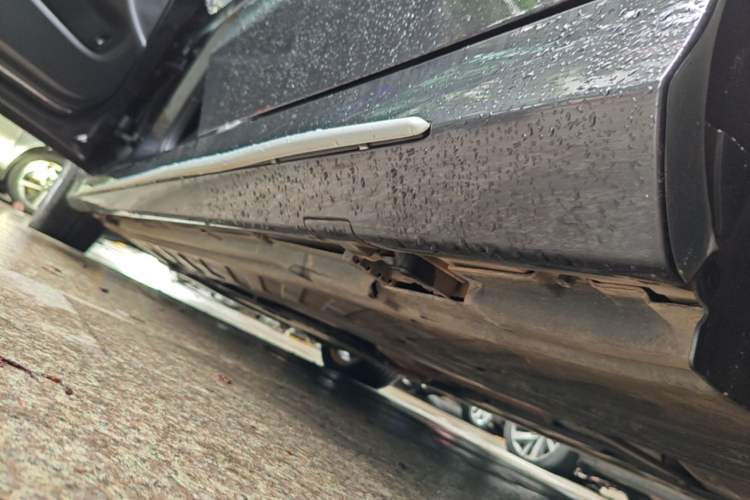 Used Mercedes-Benz C-Class 2021 C 200 L Fashion Edition Sport Version Left Side Sill