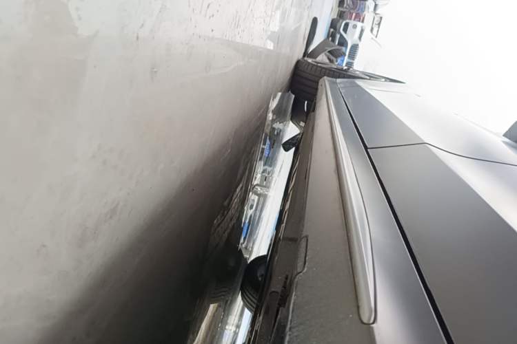 Used Mercedes-Benz C-Class 2021 C 260 L Sport Edition Star Collection Left Side Sill