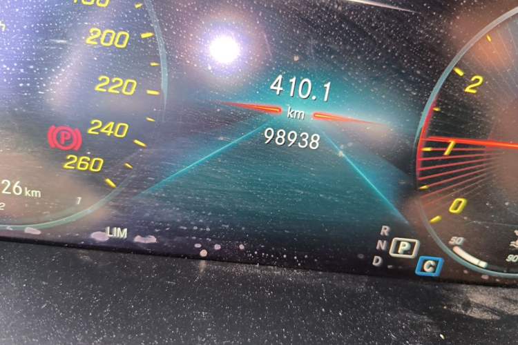 Used Mercedes-Benz C-Class 2021 C 200 L Fashion Edition Sport Version Odometer Close Up
