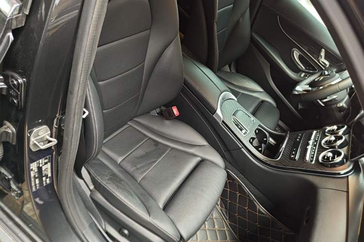 Used Mercedes-Benz C-Class 2021 C 200 L Fashion Edition Sport Version Right Front Seat