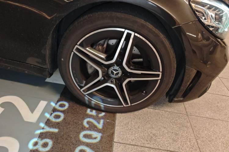 Used Mercedes-Benz C-Class 2021 C 260 Coupe Right Front Wheel Hub