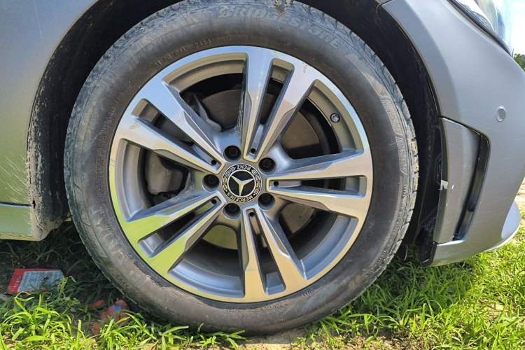 Used Mercedes-Benz C-Class 2021 C 200 L Fashion Edition Sport Version Right Front Wheel Hub