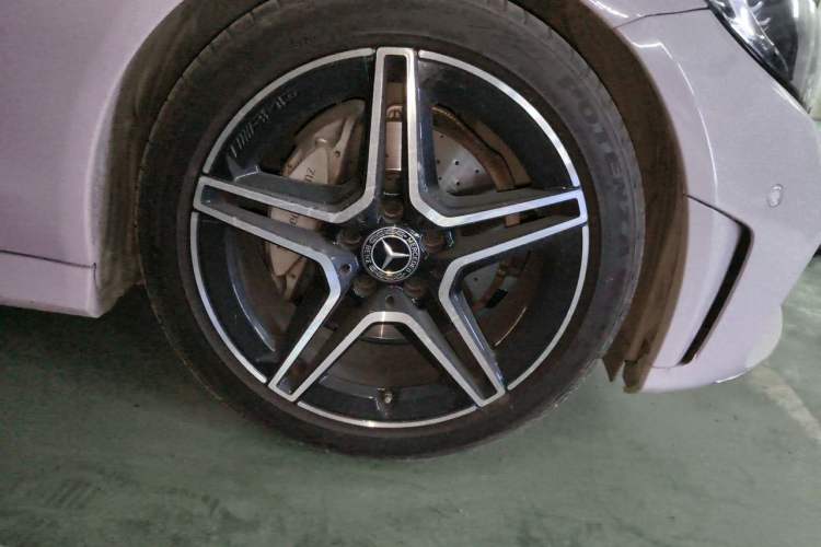 Used Mercedes-Benz C-Class 2021 C 260 Coupe Right Front Wheel Hub