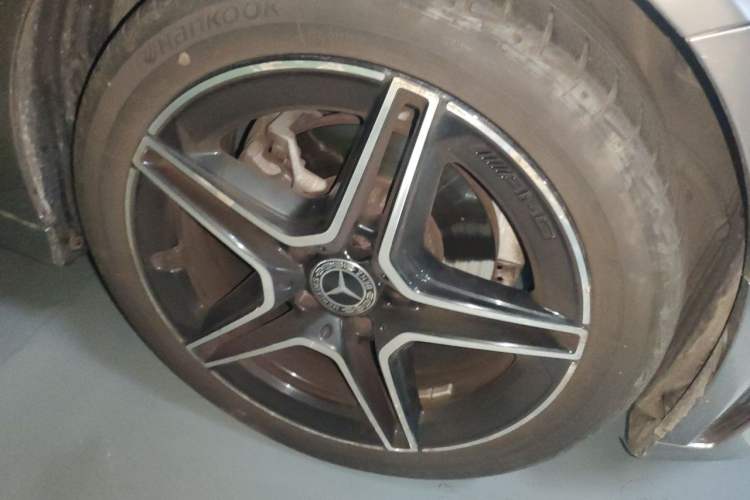Used Mercedes-Benz C-Class 2021 C 260 L Sport Edition Star Collection Right Front Wheel Hub