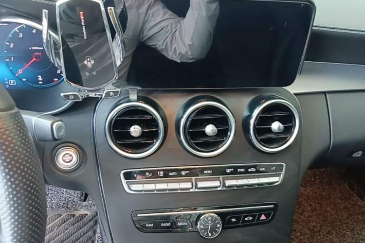 Used Mercedes-Benz C-Class 2021 C 200 L Fashion Edition Sport Version Audio And AC Panel