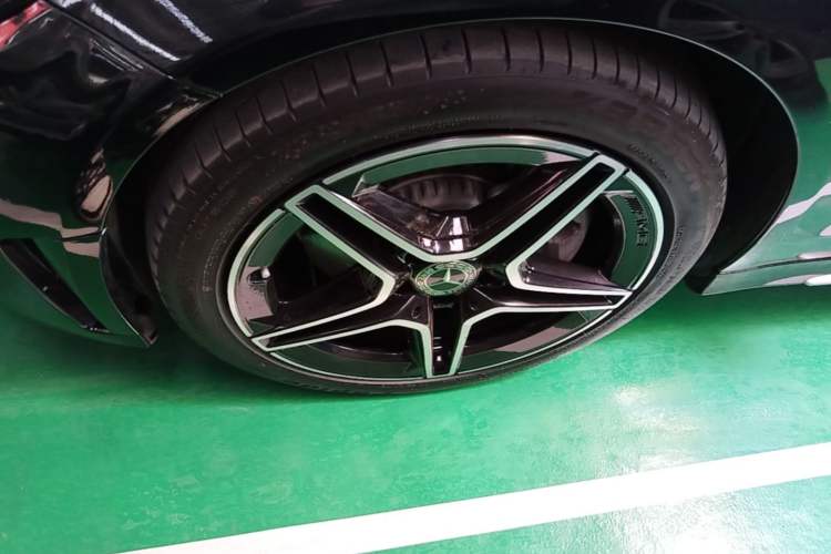 Used Mercedes-Benz C-Class 2021 C 260 L Sport Edition Star Collection Left Front Wheel Hub