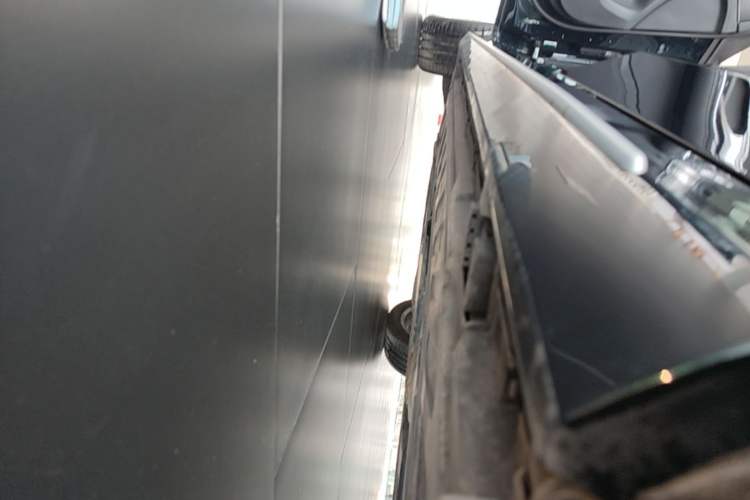 Used Mercedes-Benz C-Class 2021 C 200 L Fashion Edition Sport Version Left Side Sill