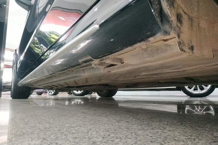 Used Mercedes-Benz C-Class 2021 C 200 L Fashion Edition Sport Version Left Side Sill