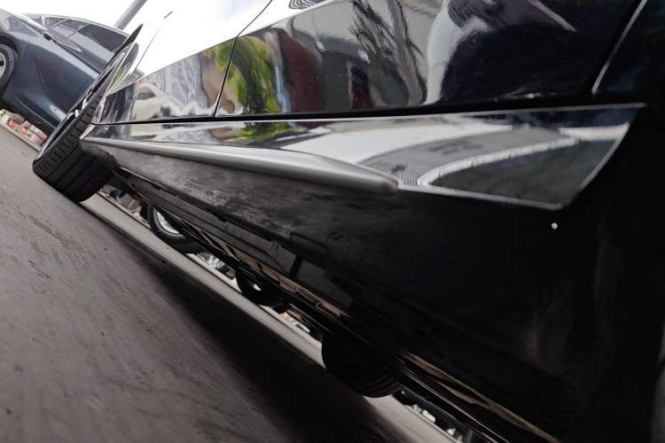 Used Mercedes-Benz C-Class 2021 C 260 L Sport Edition Star Collection Left Side Sill