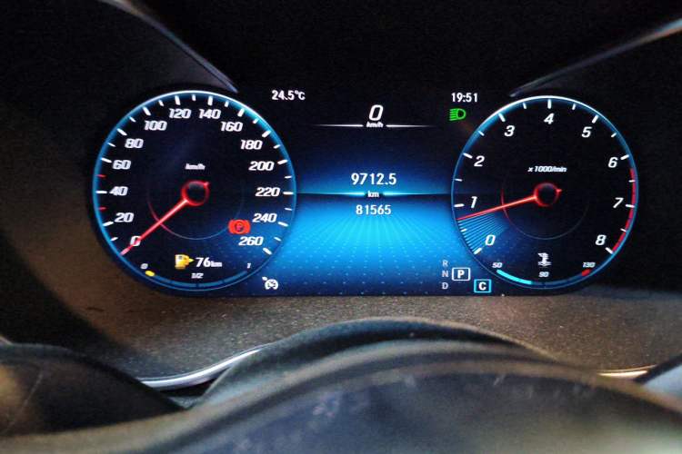 Used Mercedes-Benz C-Class 2021 C 200 L Fashion Edition Sport Version Odometer Close Up