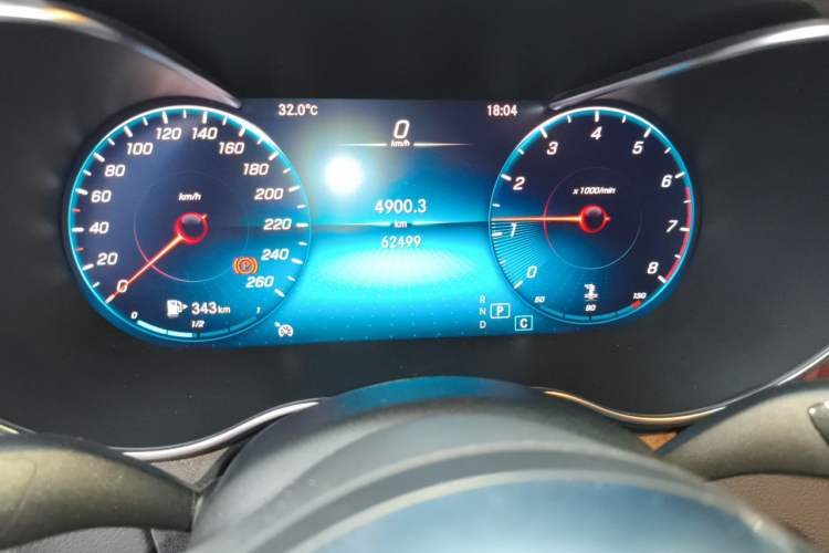 Used Mercedes-Benz C-Class 2021 C 200 L Fashion Edition Sport Version Odometer Close Up