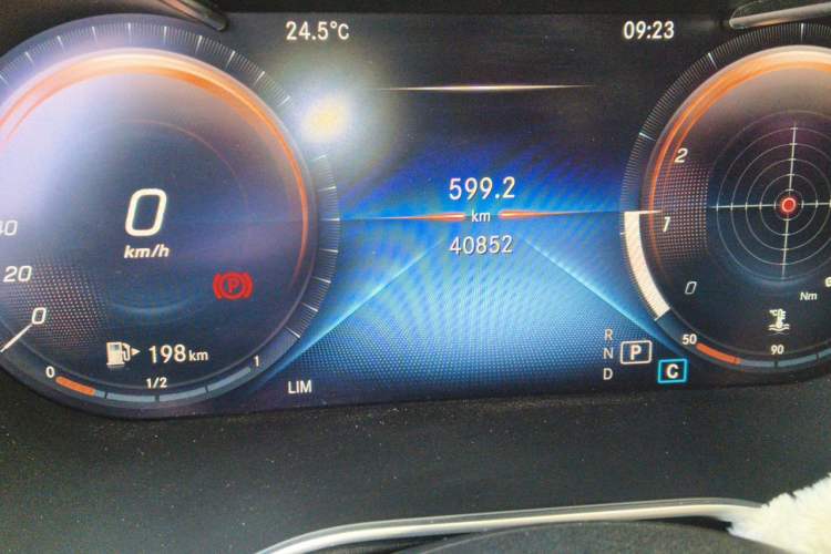 Used Mercedes-Benz C-Class 2021 C 200 L Fashion Edition Sport Version Odometer Close Up
