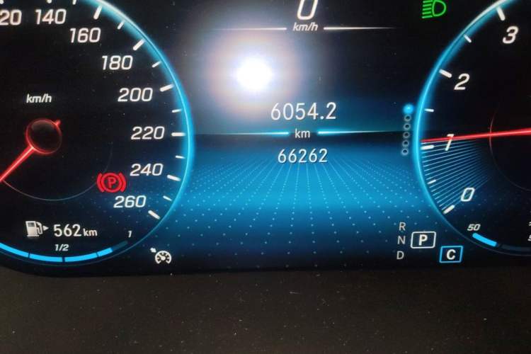 Used Mercedes-Benz C-Class 2021 C 200 L Fashion Edition Sport Version Odometer Close Up