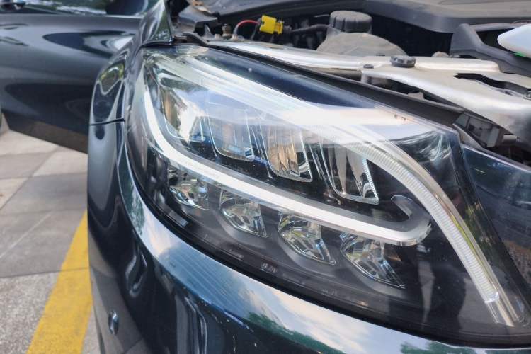 Used Mercedes-Benz C-Class 2021 C 200 L Fashion Edition Sport Version Right Front Headlight