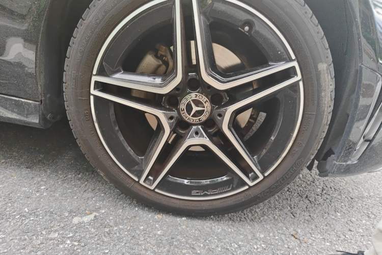 Used Mercedes-Benz C-Class 2021 C 260 L Sport Edition Star Collection Right Front Wheel Hub