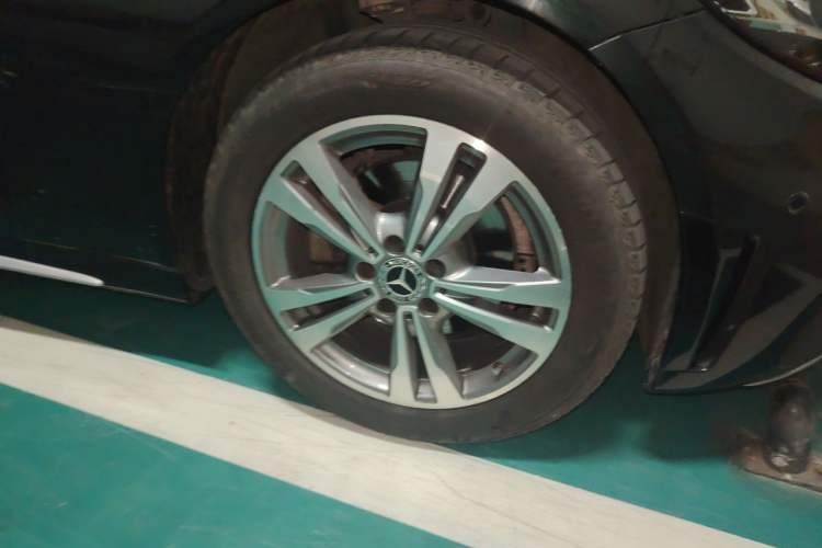Used Mercedes-Benz C-Class 2021 C 200 L Dynamic Sport Edition Right Front Wheel Hub