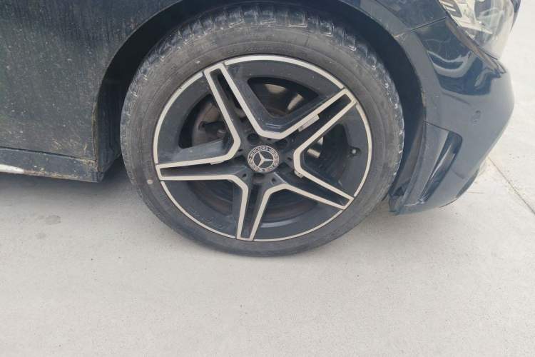 Used Mercedes-Benz C-Class 2021 C 260 L Sport Edition Star Collection Right Front Wheel Hub