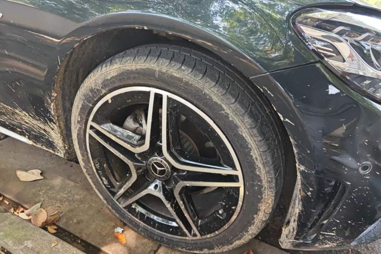 Used Mercedes-Benz C-Class 2021 C 260 L Sport Edition Star Collection Right Front Wheel Hub