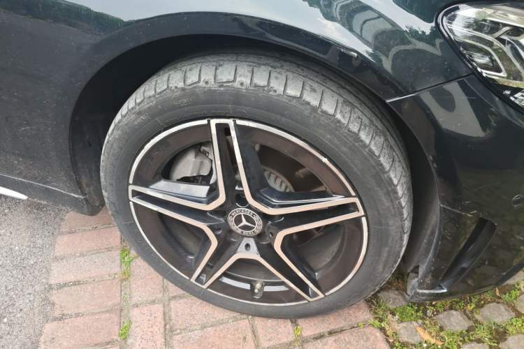 Used Mercedes-Benz C-Class 2021 C 260 L Sport Edition Star Collection Right Front Wheel Hub