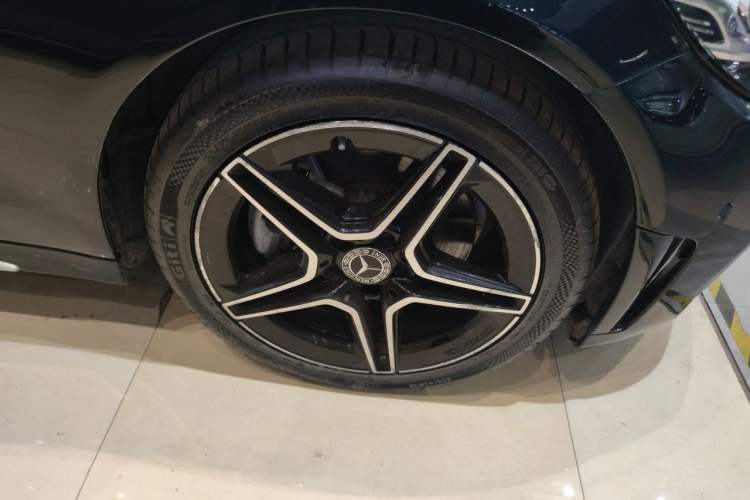 Used Mercedes-Benz C-Class 2021 C 260 L Sport Edition Star Collection Right Front Wheel Hub