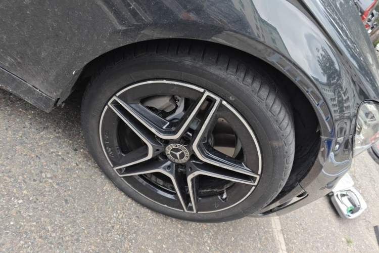 Used Mercedes-Benz C-Class 2021 C 260 L Sport Edition Star Collection Right Front Wheel Hub