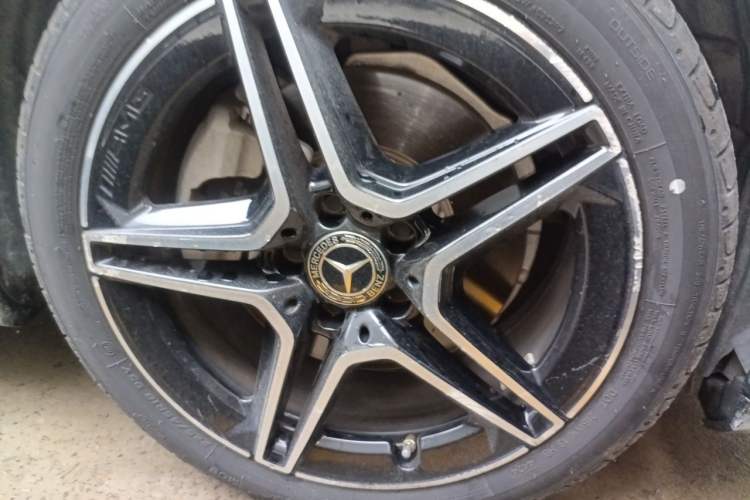 Used Mercedes-Benz C-Class 2021 C 260 L Sport Edition Star Collection Right Front Wheel Hub