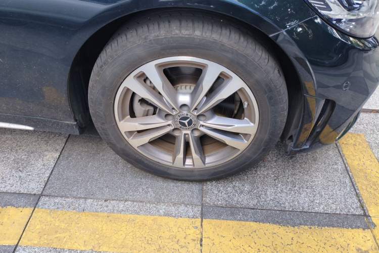 Used Mercedes-Benz C-Class 2021 C 200 L Fashion Edition Sport Version Right Front Wheel Hub