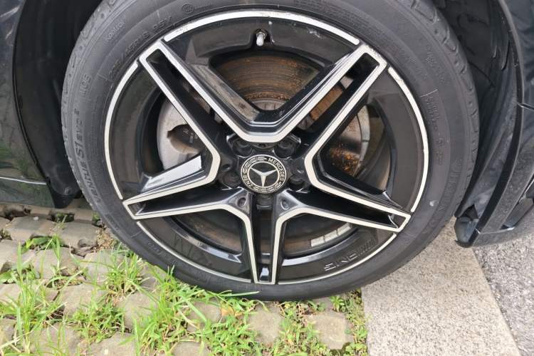 Used Mercedes-Benz C-Class 2021 C 260 L Sport Edition Star Collection Right Front Wheel Hub