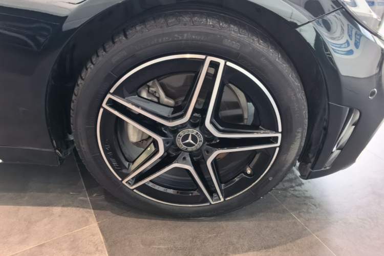 Used Mercedes-Benz C-Class 2021 C 260 L Sport Edition Star Collection Right Front Wheel Hub