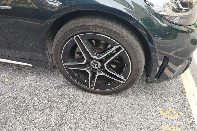Used Mercedes-Benz C-Class 2021 C 260 L Sport Edition Star Collection Right Front Wheel Hub