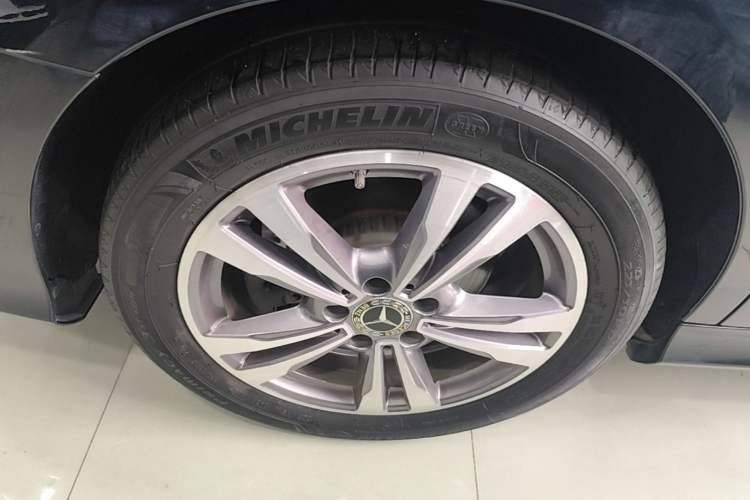 Used Mercedes-Benz C-Class 2021 C 200 L Fashion Edition Sport Version Right Rear Wheel Hub