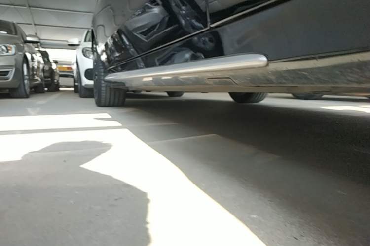 Used Mercedes-Benz C-Class 2021 C 260 L Sport Edition Star Collection Right Side Sill