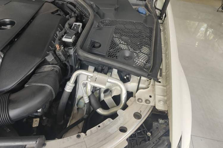 Used Mercedes-Benz C-Class 2021 C 200 L Fashion Edition Sport Version Engine Bay Left
