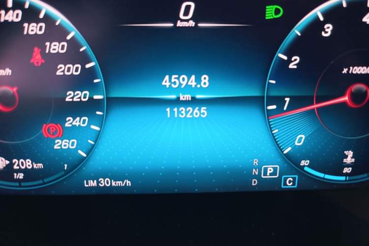 Used Mercedes-Benz C-Class 2021 C 200 L Fashion Edition Sport Version Odometer Close Up