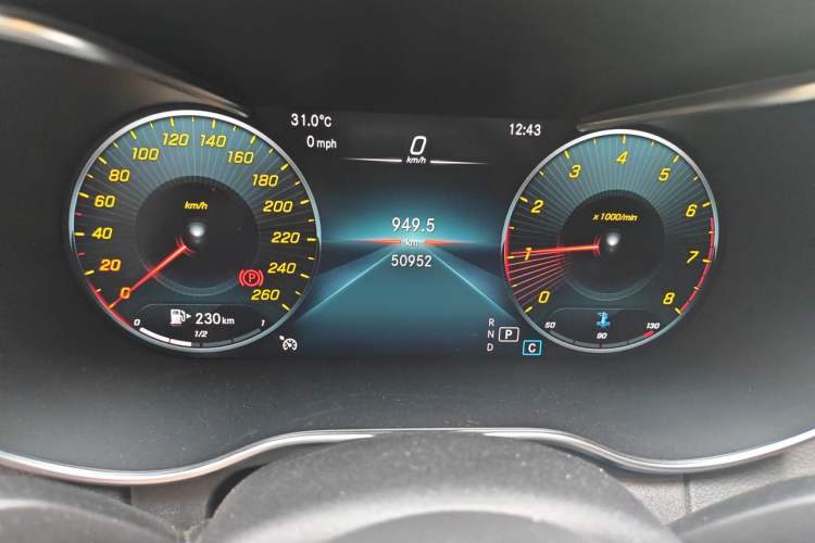 Used Mercedes-Benz C-Class 2021 C 200 L Fashion Edition Sport Version Odometer Close Up